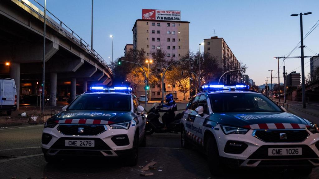 Mossos d'esquadra, policia local y policia nacional en el barrio de Sant Roc contra el mercado de la miseria