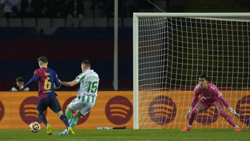 Gavi, instantes antes de marcar el primer gol del Barça al Betis