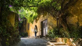 Una calle de la ciudad con el salario más alto de Cataluña, Esplugues