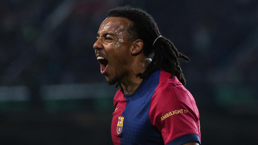 La euforia de Jules Koundé tras marcar un gol contra el Betis