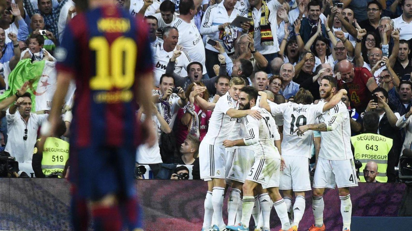 El Real Madrid celebra un gol ante el Barça