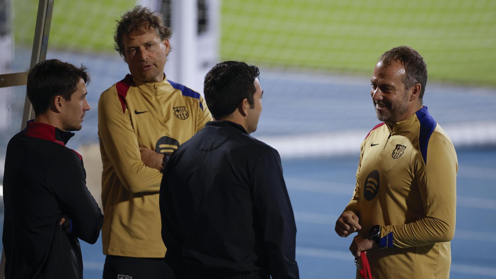 Bojan y Deco conversan con Hansi Flick y Marcus Sorg en Arabia Saudí