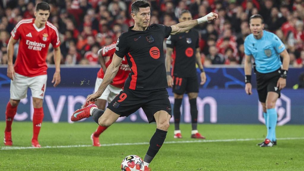 Lewandowski marca de penalti