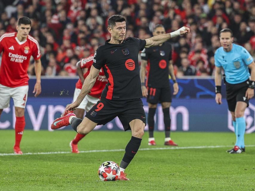 Lewandowski marca de penalti