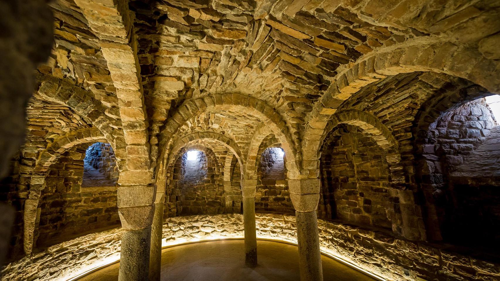 El castillo medieval catalán del siglo IX que se parece a la Abadía de Westminster, el Castell de Cardona