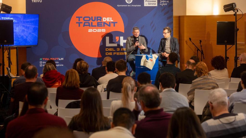 L'alcalde de l'Hospitalet, David Quirós, a la roda de premsa del tour del talent 2025 a 22 de gener de 2025