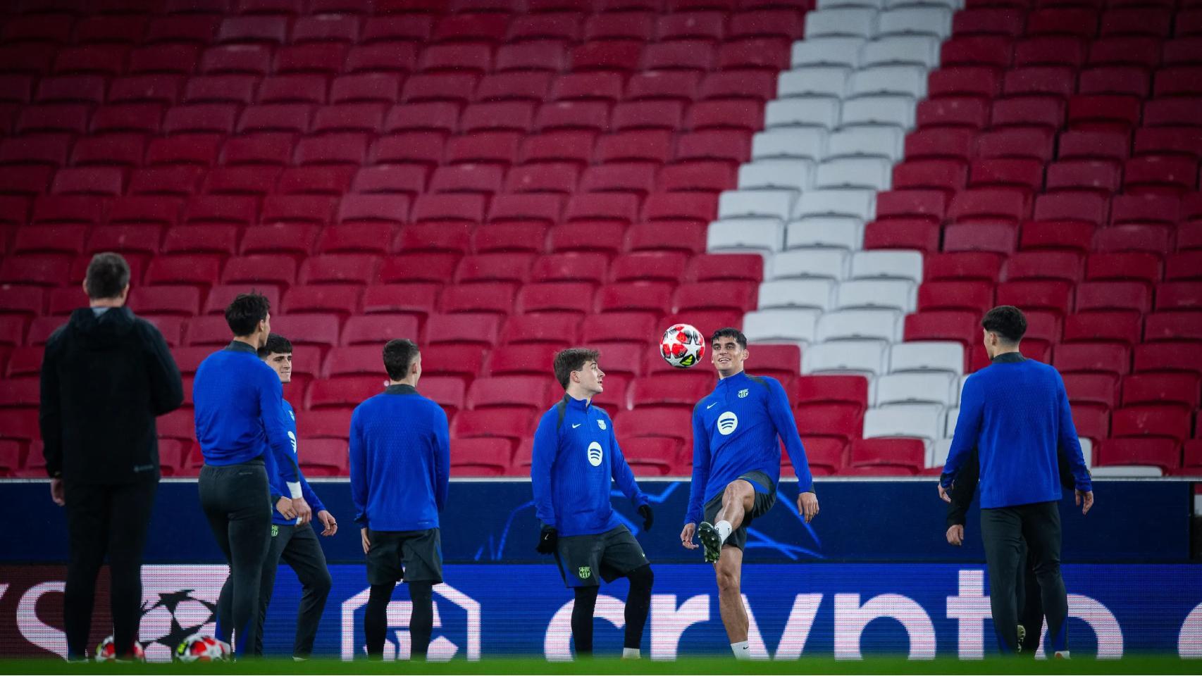 Los futbolistas del Barça entrenan antes del partido contra el Benfica en Lisboa