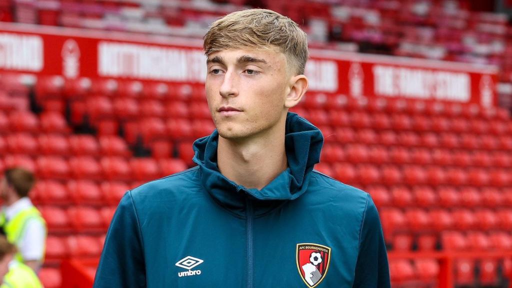 Dean Huijsen, antes de disputar un partido con el Bournemouth
