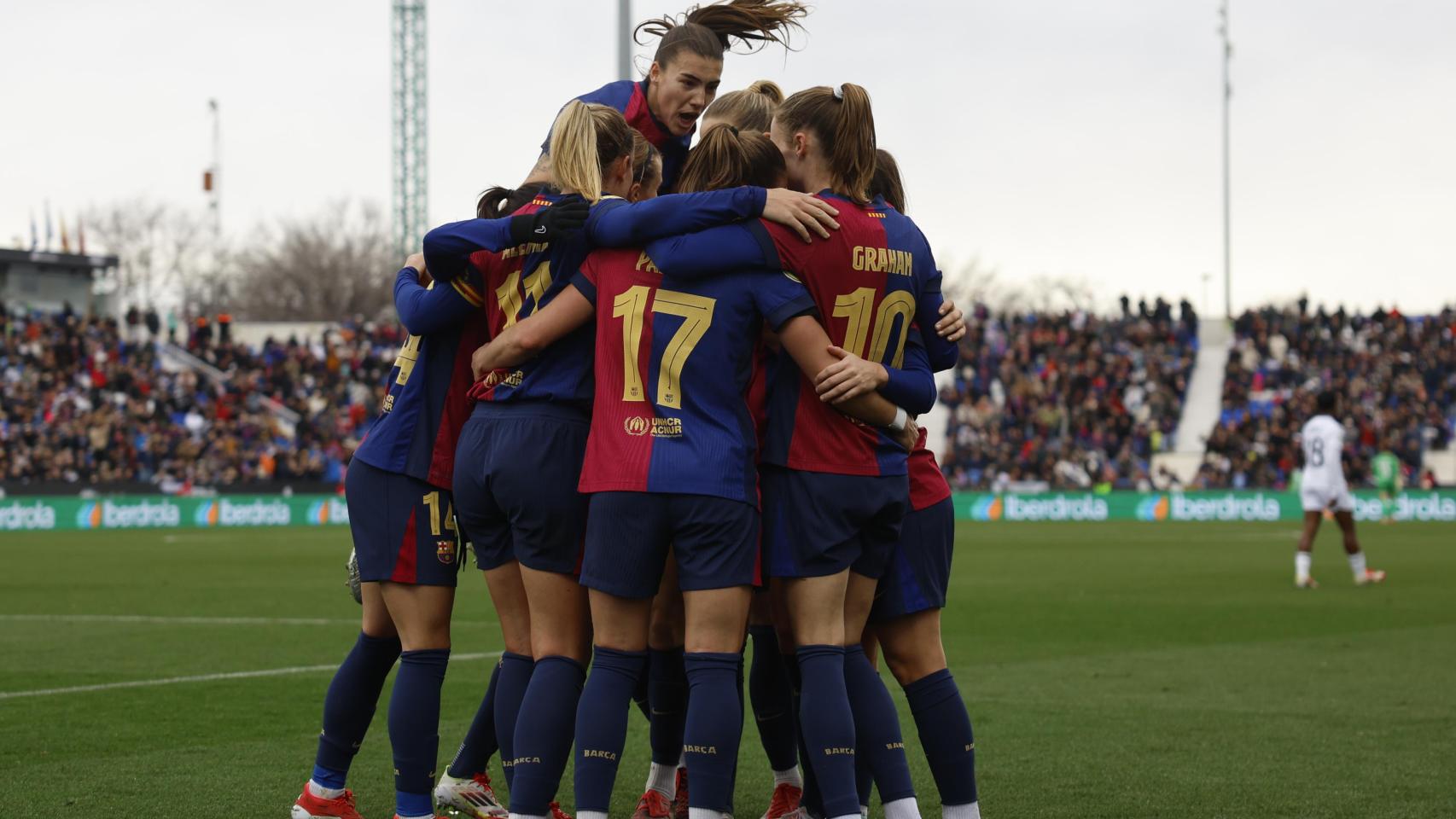Las jugadoras del Barça Femenino celebran en piña el gol de Ewa Pajor contra el Real Madrid en la final de la Supercopa