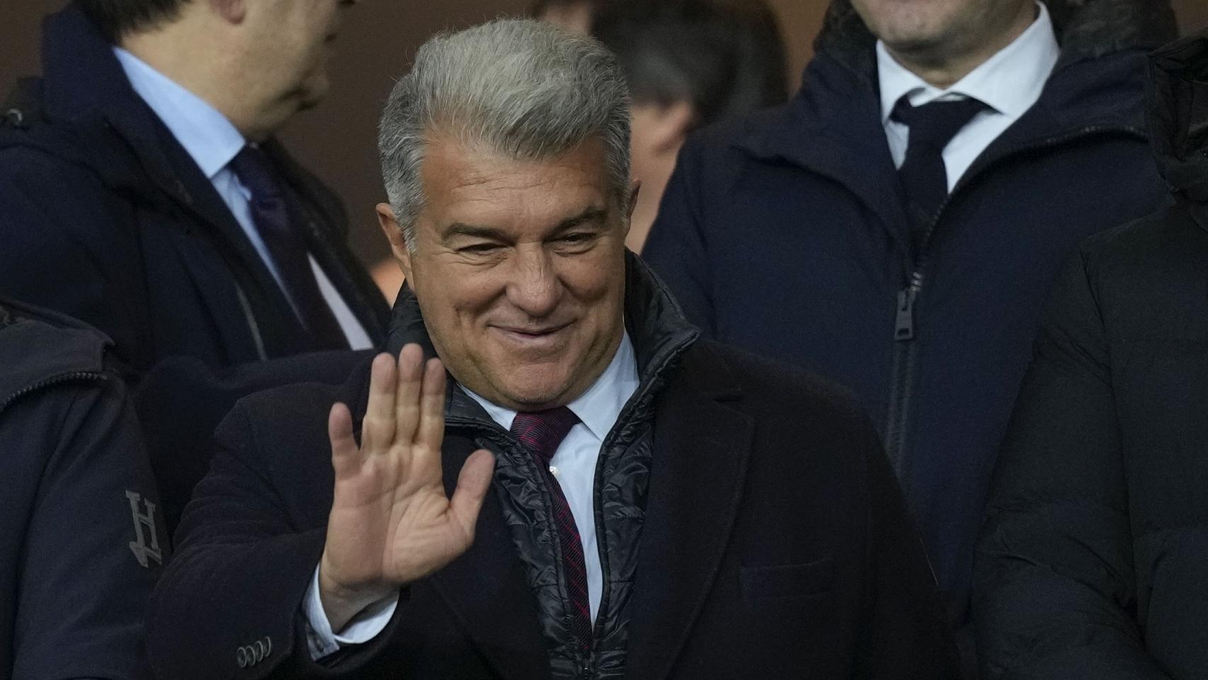 Joan Laporta, en el palco de Montjuïc, durante el Barça-Valencia