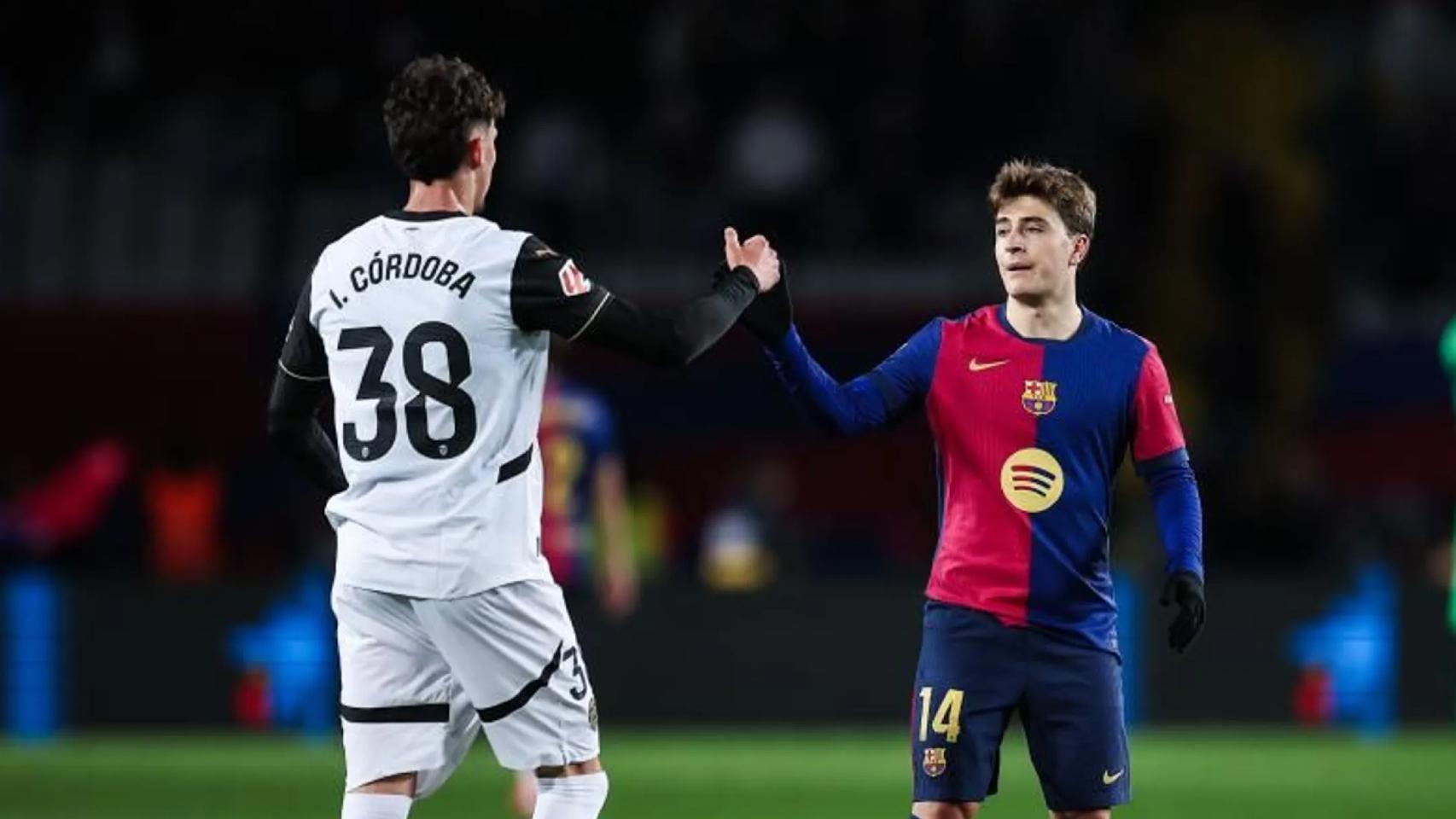 Pablo Torre saluda a Córdoba después del Barça-Valencia en Montjuïc