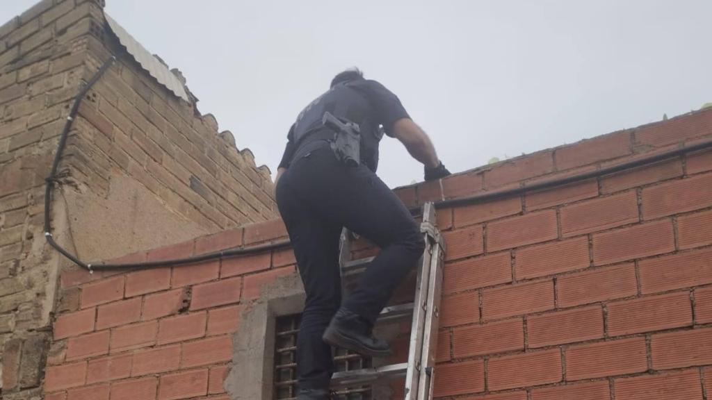 La policía y los vecinos evitan una okupación en Sant Adrià de Besòs