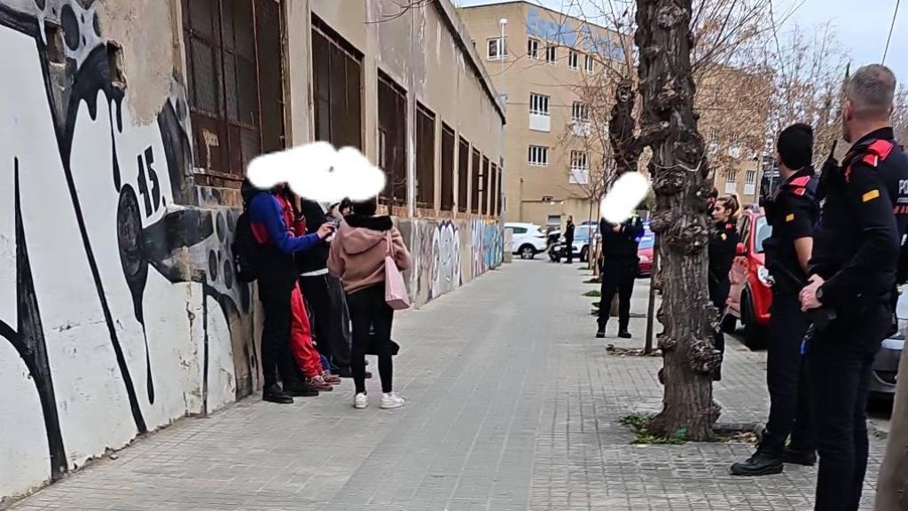 La policía y los vecinos evitan una okupación en Sant Adrià de Besòs