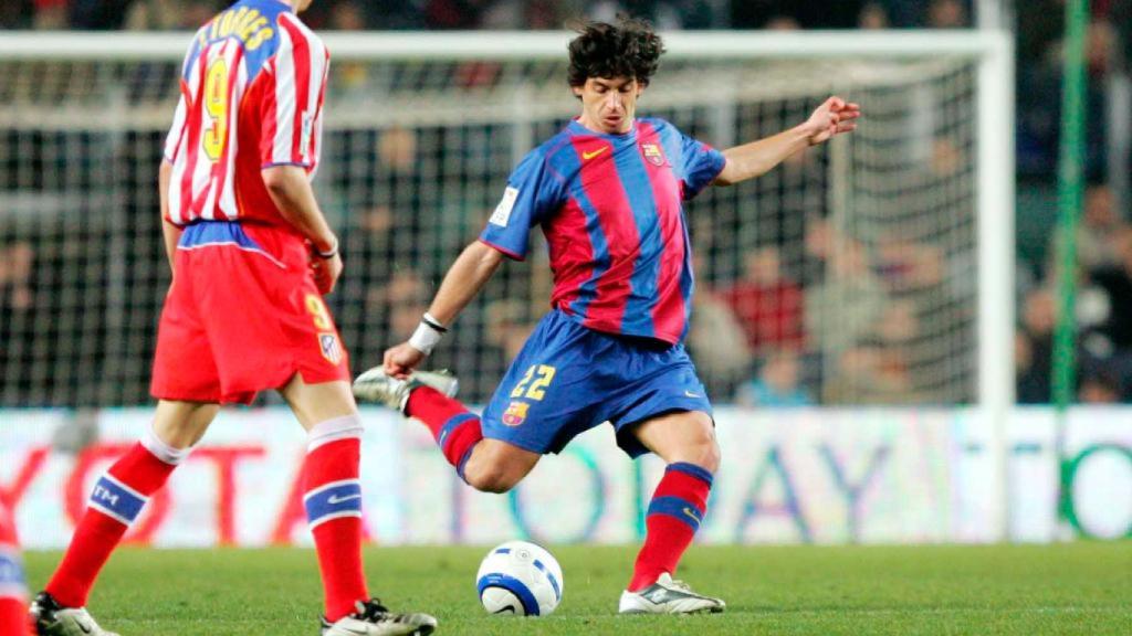 Demetrio Albertini, durante un partido del Barça contra el Atlético de Madrid