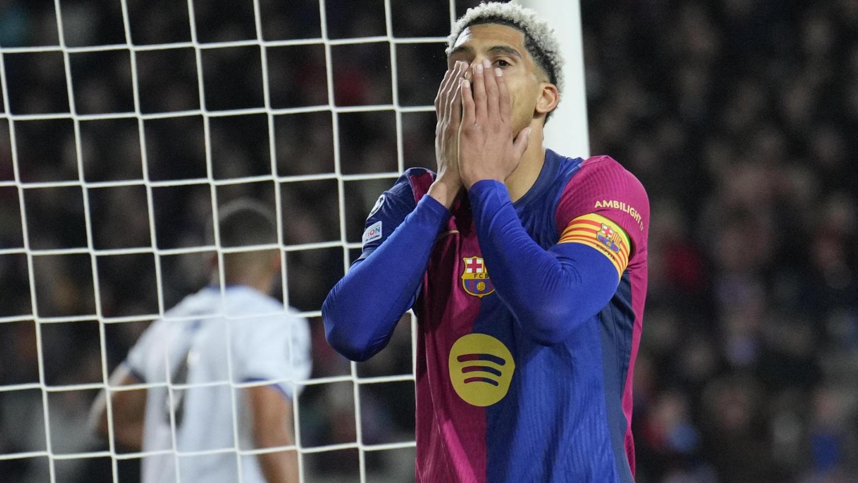 Araujo se lamenta de una ocasión desaprovechada por el Barça