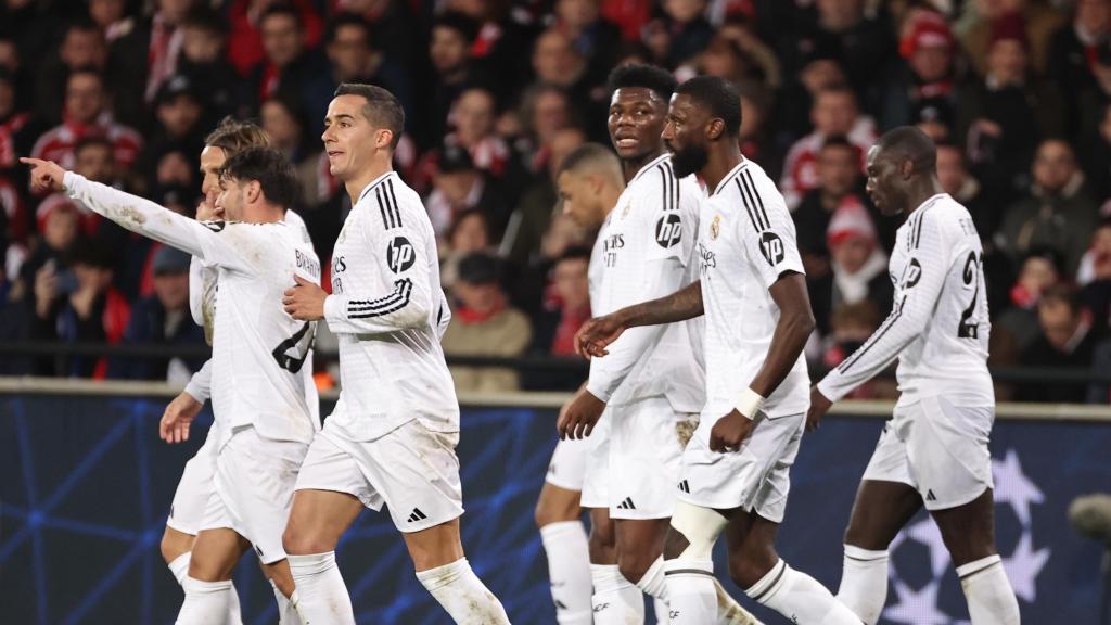 Los jugadores del Real Madrid celebran el primer gol de Rodrygo contra el Brest