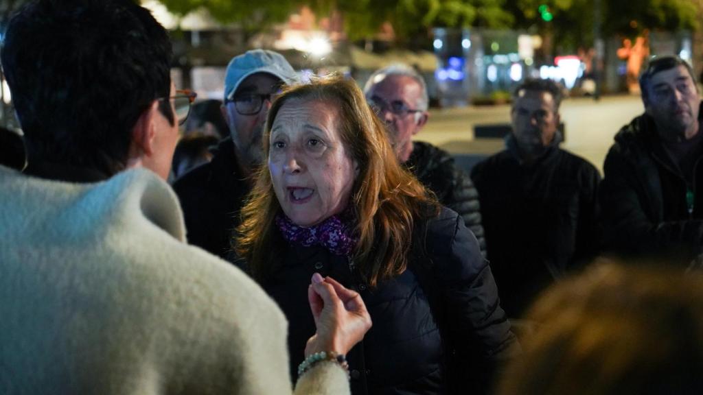 Una vecina se encara con la alcaldesa, Filo Cañete