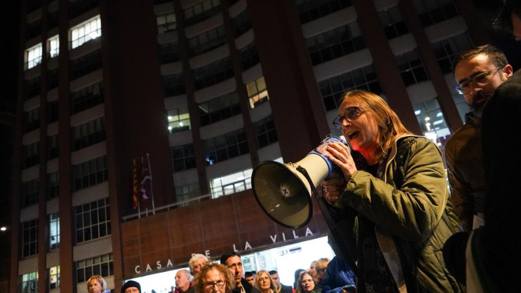 Natalia, la vecina portavoz del Casc Antic, durante la manifestación en Sant Adrià