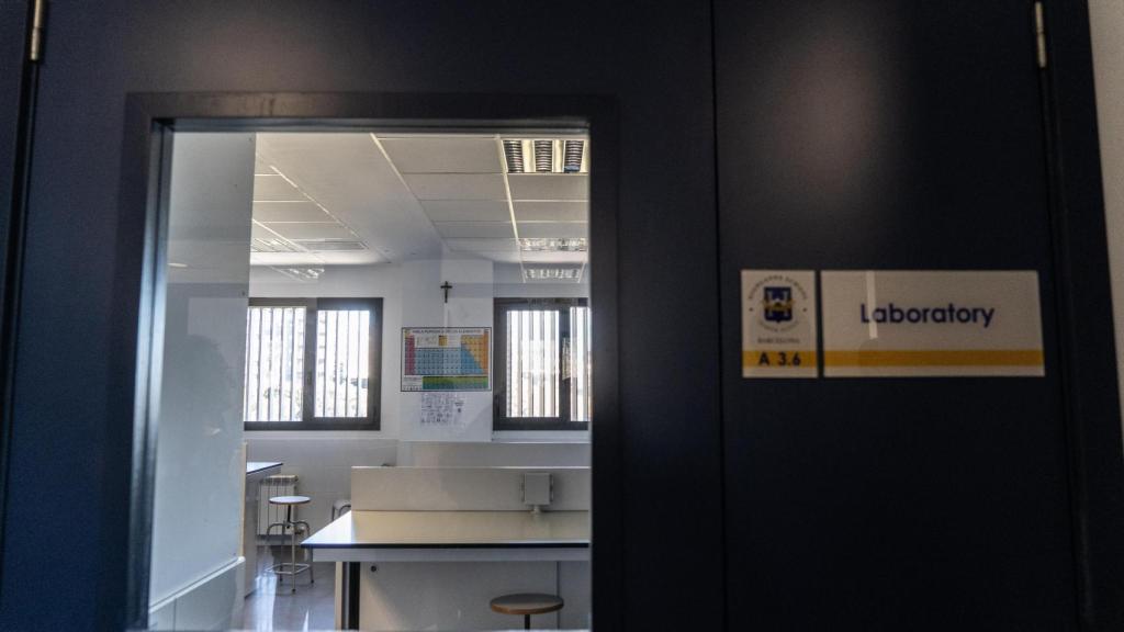 Un dels laboratoris de l'escola