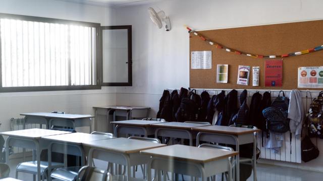 Imagen de archivo de un aula de una escuela