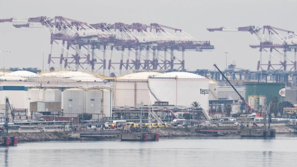Planta de Tepsa en el Puerto de Barcelona