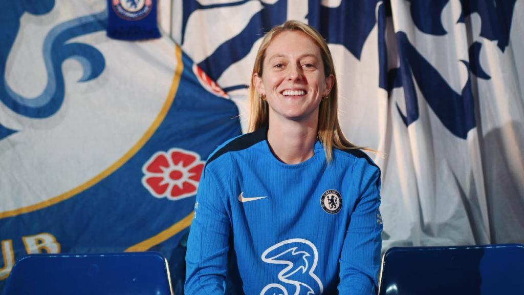 Keira Walsh, presentada como nueva jugadora del Chelsea