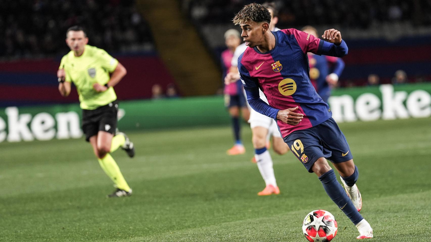 Lamine Yamal brilla con luz propia en el Barça-Atalanta de la Champions League