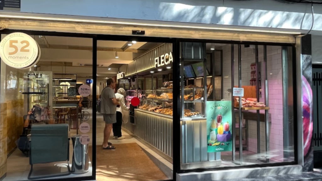 Establiment de la cadena 52 Moments al carrer de Rogent de Barcelona