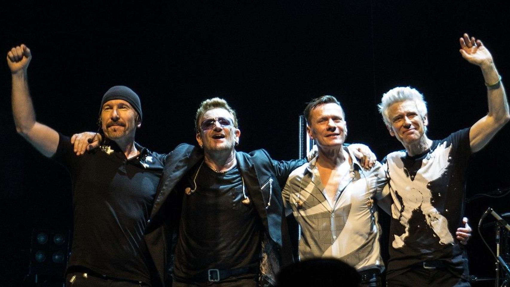 U2 en un concierto en Glasgow