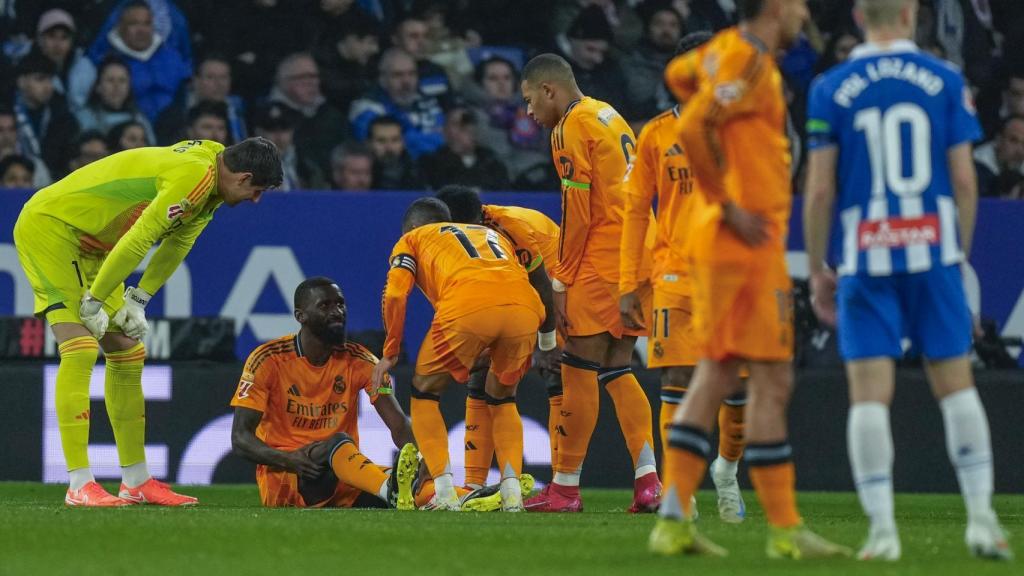 Los jugadores del Real Madrid se preocupan por la lesión de Rudiger