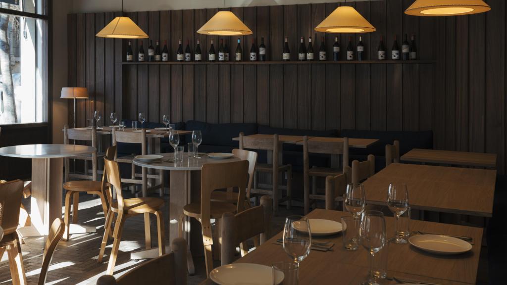 Interior del Bar Bauma, obert a l'Eixample des dels anys 40