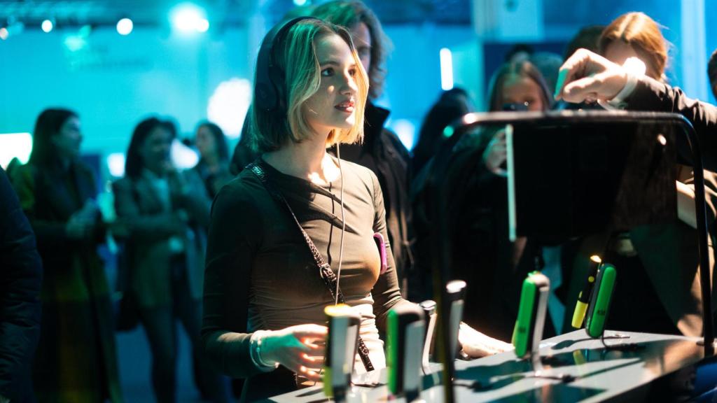 Una assistent a l'esdeveniment d'IQOS