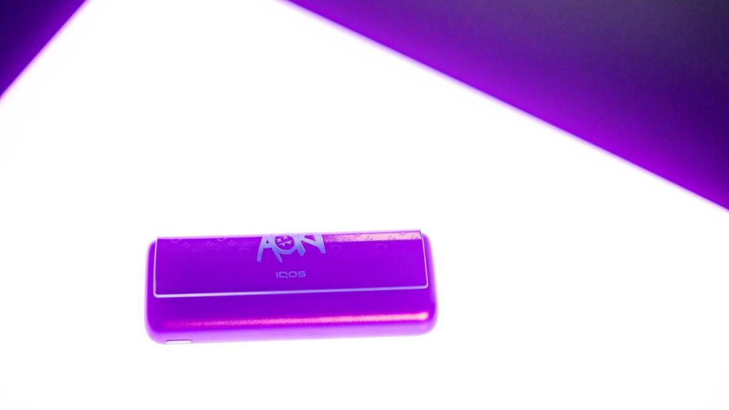 Dispositiu de tabac escalfat de l'edició limitada d'IQOS