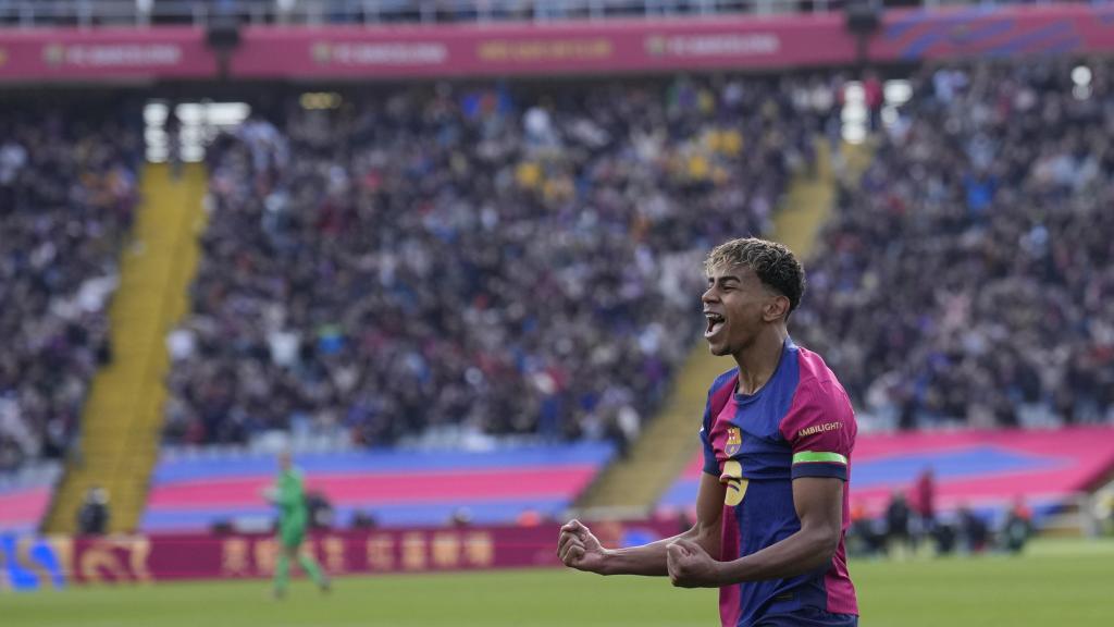 Lamine Yamal celebra con rabia el gol de Lewandowski ante el Alavés