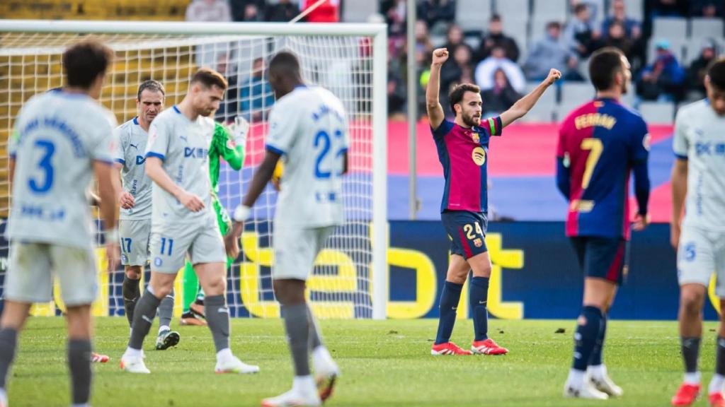 Éric levanta los brazos al conseguir la victoria contra el Deportivo Alavés