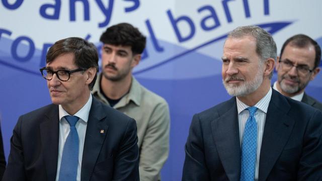 El presidente de la Generalitat, Salvador Illa, y el rey Felipe VI en una visita a L'Hospitalet en una imagen de archivo