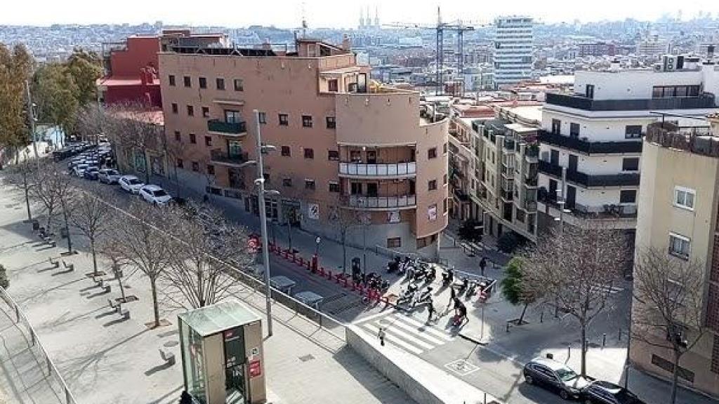 La plaça Roquetes a Nou Barris