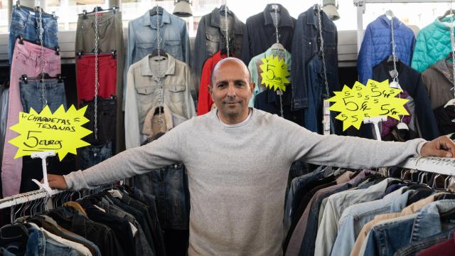 Koke Mata, propietario de la parada 431-438 del Mercat dels Encants