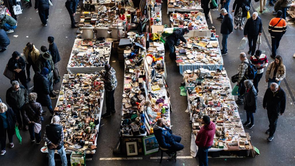 Varias paradas del Mercat dels Encants