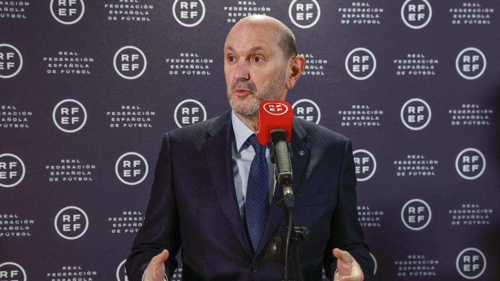 Rafael Louzán, en la reunión de la Real Federación Española de Fútbol (RFEF) con los clubes profesionales