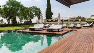 Piscina del Hotel Miramar de Montjuic, un cinco estrellas gran lujo