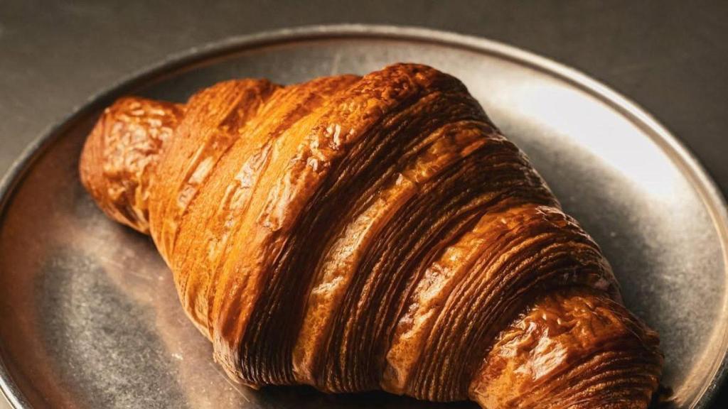Es única en Barcelona: la pastelería de calle París que usa una fórmula de éxito para postres