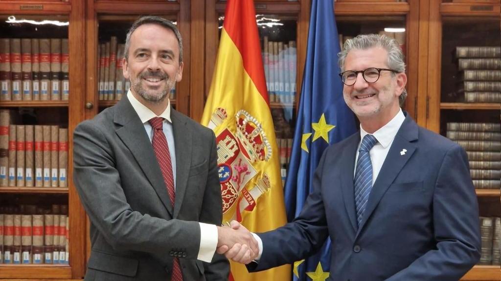 El secretario de estado de justicia y el alcalde de Sant Cugat, Josep Maria Vallès