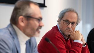 El expresidente de la Generalitat Quim Torra, en una rueda de prensa en el Col·legi de Periodistes junto al exvicepresidente del Parlament, Josep Costa