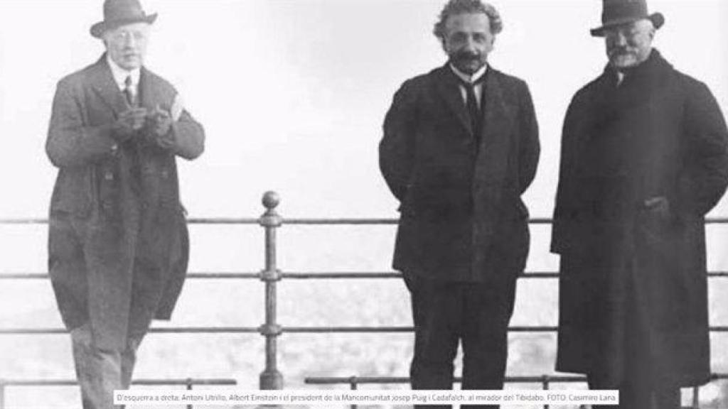 De izquierda a derecha: Antoni Utrillo, Albert Einstein y  el presidente de la Mancomunitat, Josep Puig i Cadafalch, en el mirador del Tibidabo