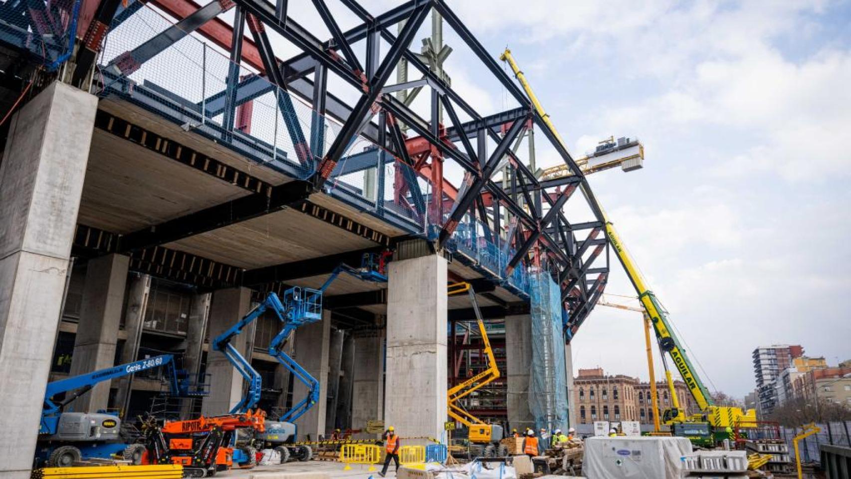 La preparación de los pilares de la tercera gradería del nuevo Camp Nou