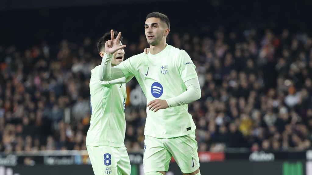 Ferran Torres celebra su hat-trick contra el Valencia en Mestalla