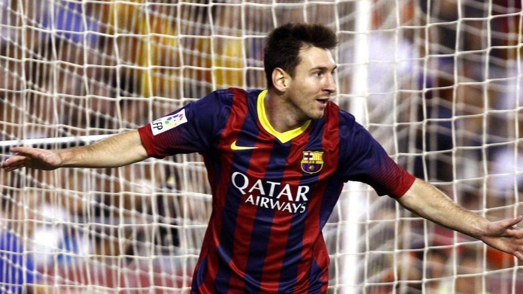 Leo Messi celebra su hat-trick al Valencia en Mestalla