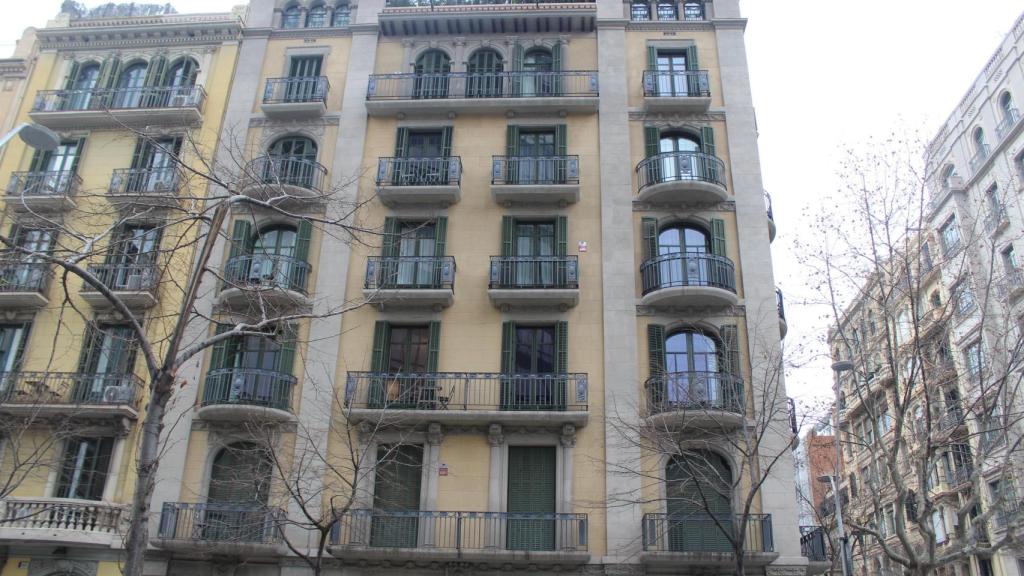Finca del carrer Balmes 167 que, segons l'AVV de l'Esquerra de l'Eixample, ha estat comprada per un fons inversor