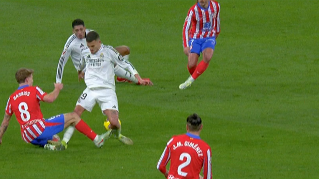 El pisotón de Dani Ceballos a Marcos Llorente en el Real Madrid-Atlético